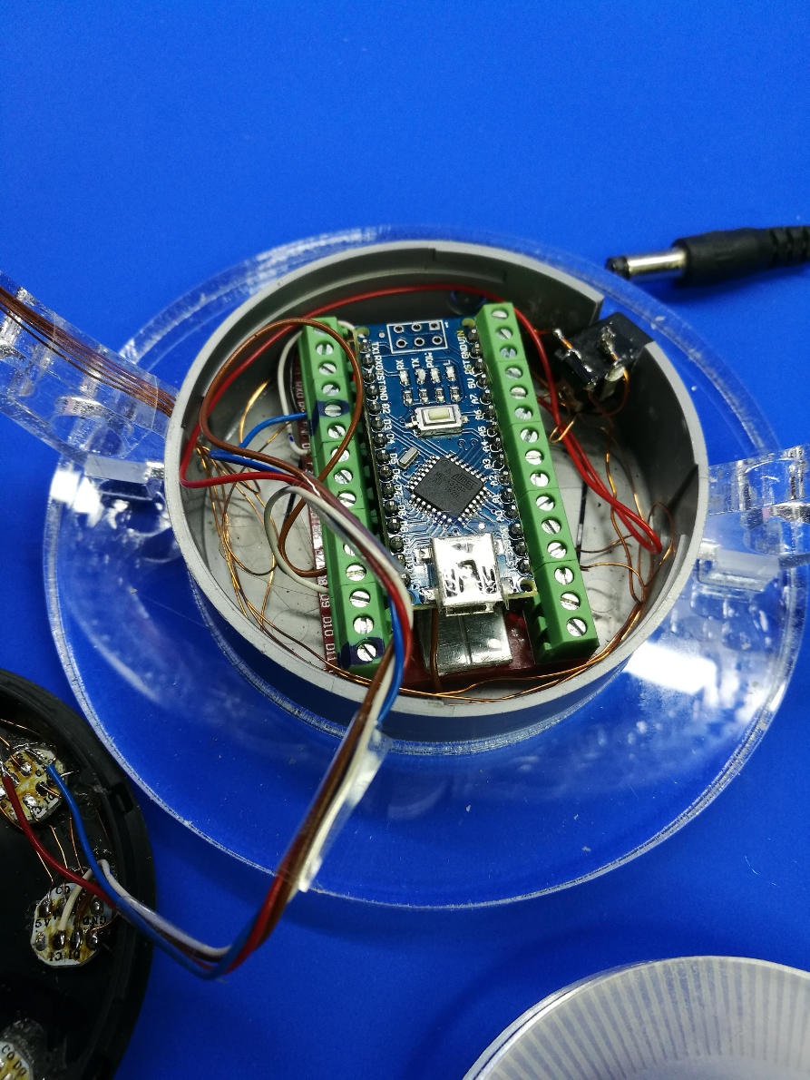 An arduino-NANO is controlling the system. Analog reading of a Hall-effect sensor is converted into a PWM Signal to switch an electromagnet.